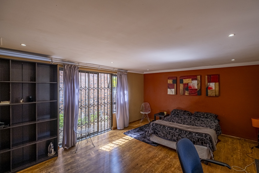 9 Bedroom Property for Sale in Summerstrand Eastern Cape